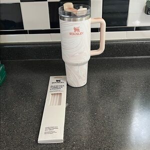 Stanley The Flowstate Quencher H2.0 Tumbler 40 oz Rose Quartz SWIRL Limited